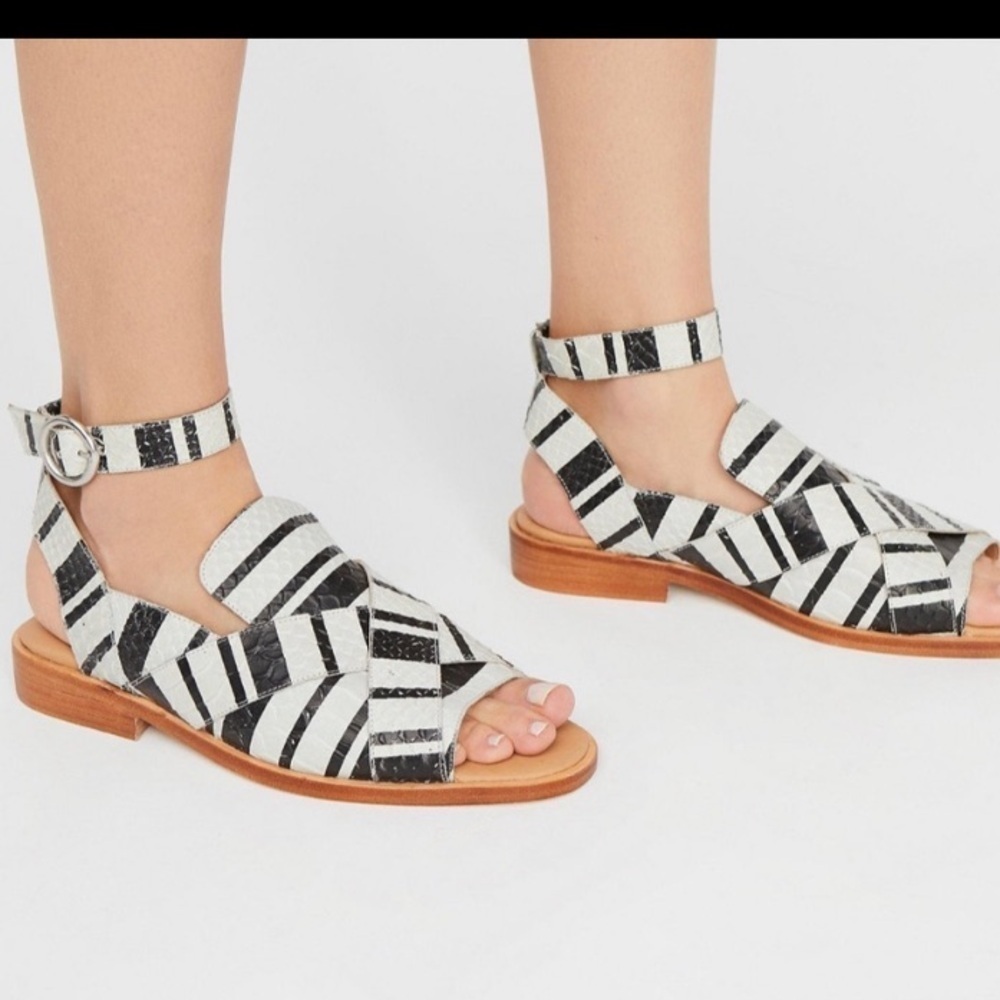 Free People leather Catalina Mono White and Black Sandals Size 7 - Picture 6 of 6